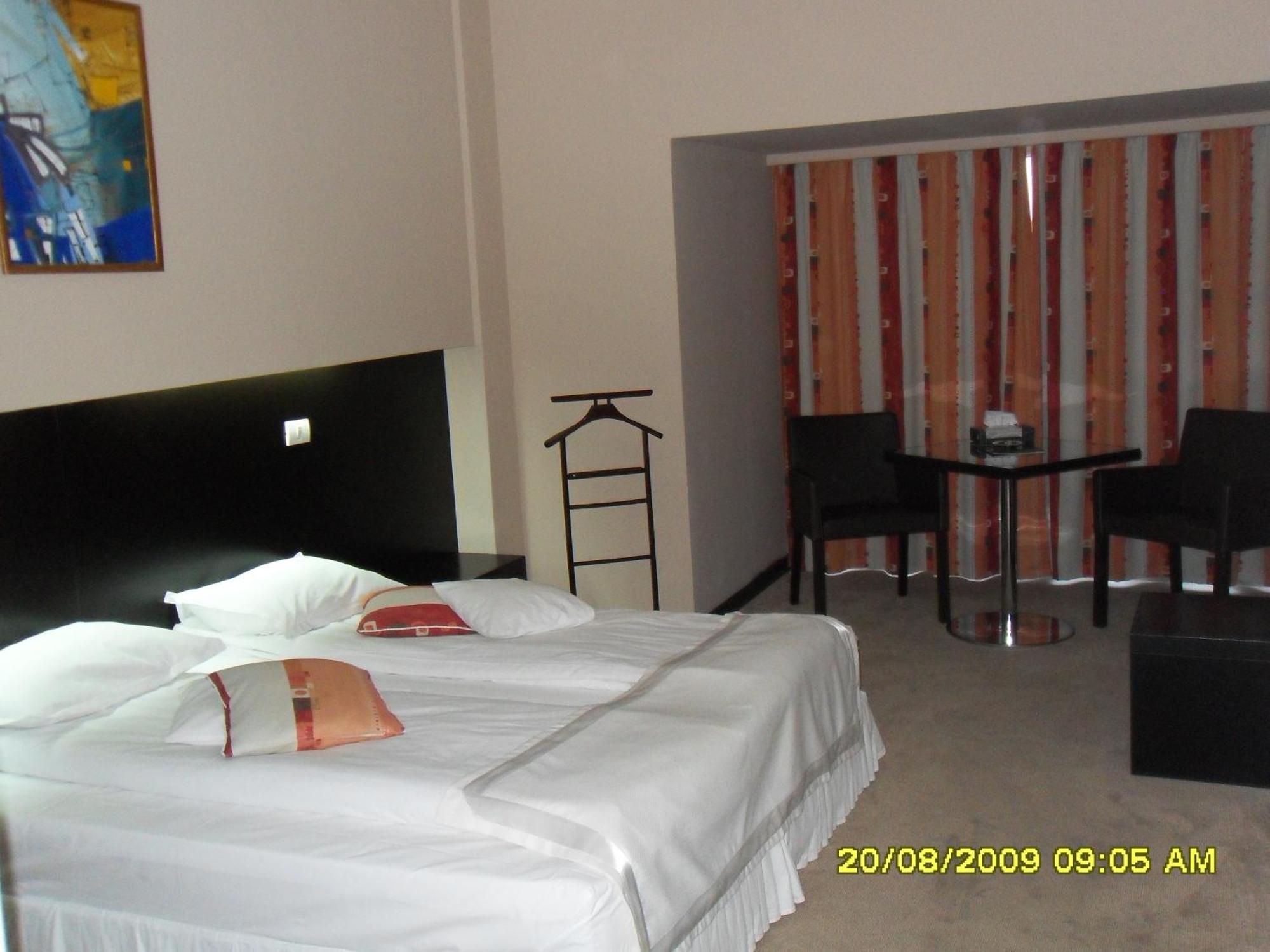 Hotel Delpack Timisoara Ngoại thất bức ảnh